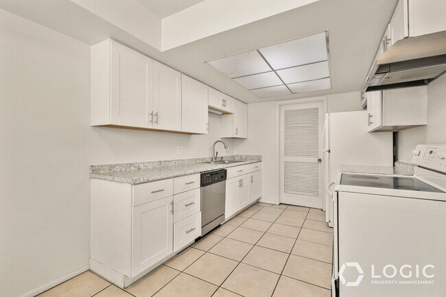 Building Photo - 331 W 170 N