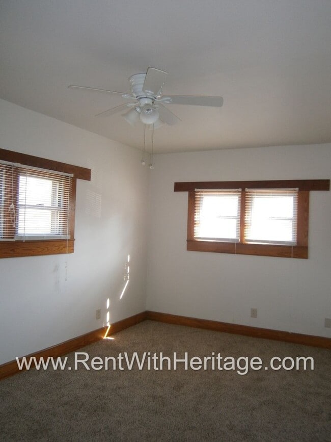 Building Photo - GORGEOUS RANCH/ GRAND PA'S BUNGELOW/ 1.6 ACRES/ FRONT PORCH/ PRIVATE YARD