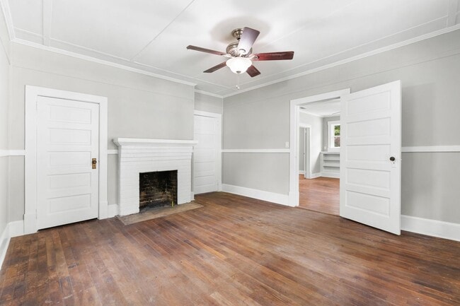 Building Photo - 107 S Mulberry St