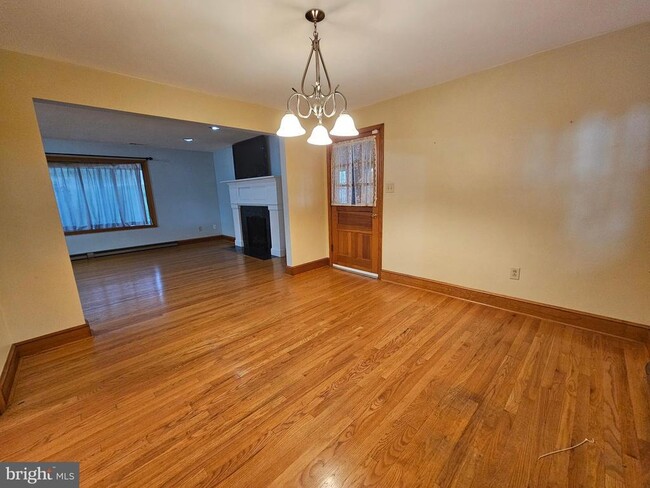 Building Photo - 615 Villa Ave