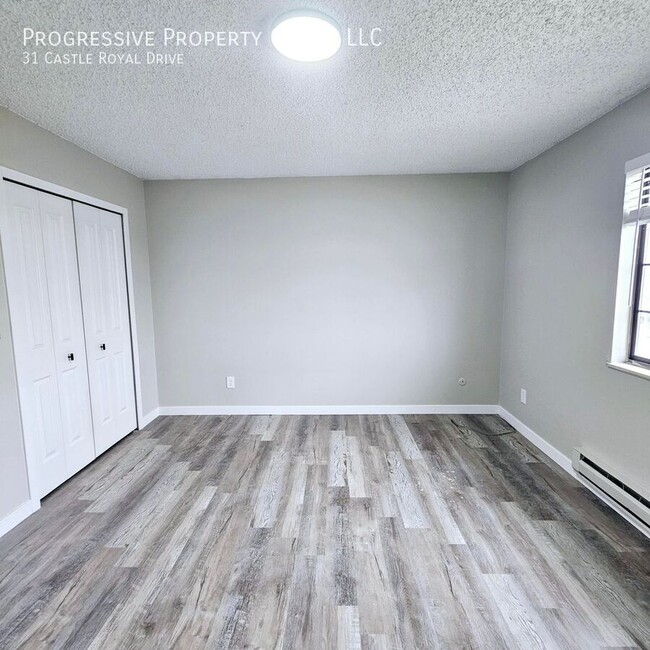 Building Photo - Remodeled 2-Bedroom Townhome !