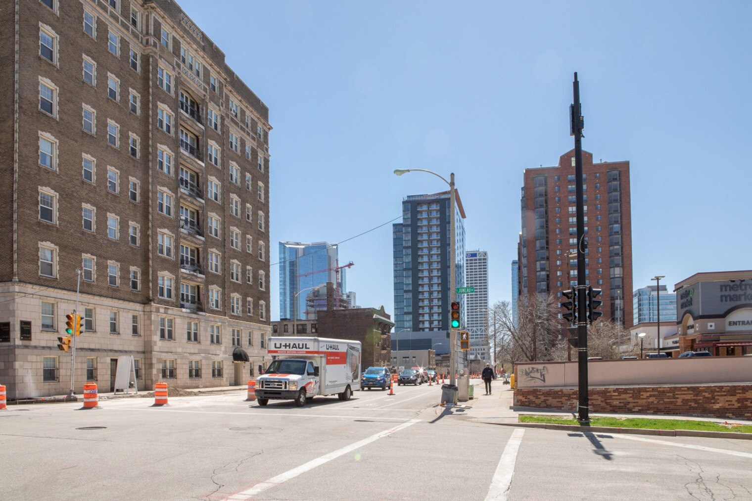 Building Photo - 1237 N Van Buren St