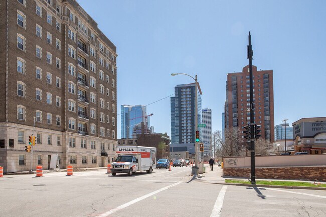 Building Photo - 1237 N Van Buren St