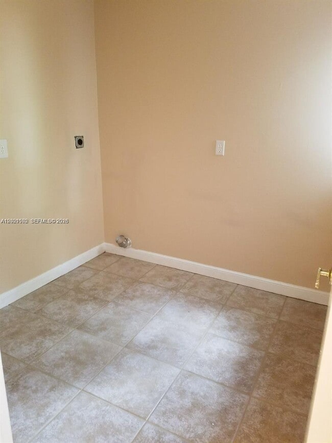 Building Photo - 2750 N 34th Ave