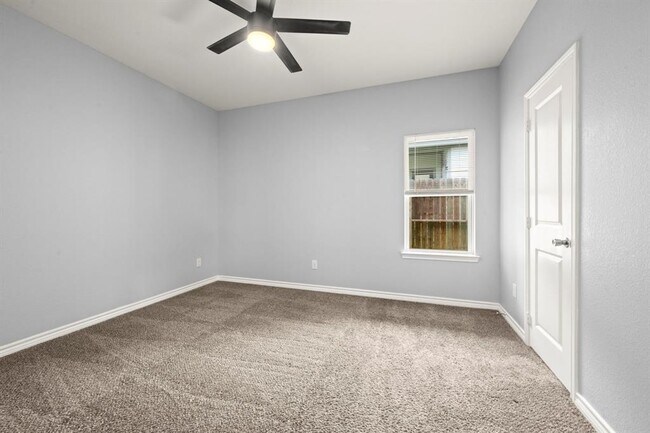 Building Photo - 16670 Meadowcroft St