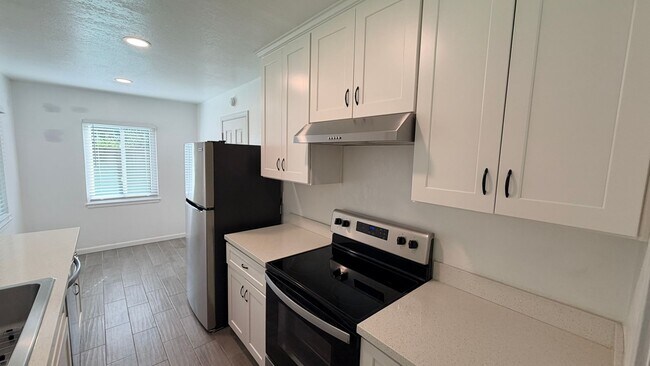 Building Photo - Pleasant Hill! Beautiful remolded 3 bedroom 1 bath single family home excellent neighborhood!