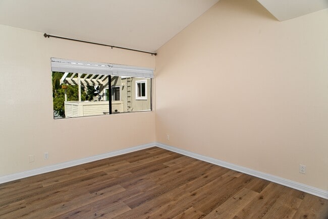 Building Photo - 22109 Burbank Blvd