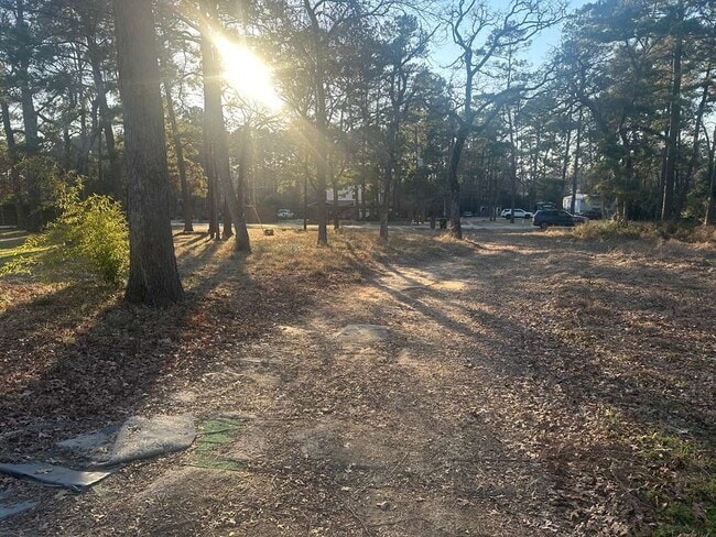 Building Photo - 24304 Oak Run