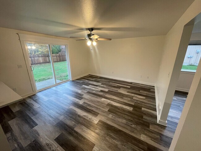 Building Photo - Charming 4-Bedroom with Open Floor Plan & ...