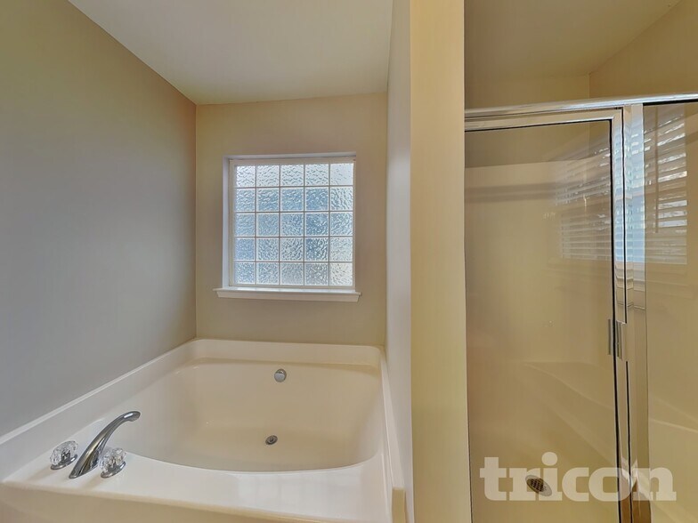 Building Photo - 3101 Rendezvous Dr