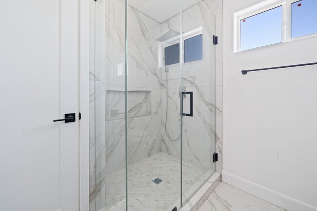 Building Photo - 6733 Lanto St