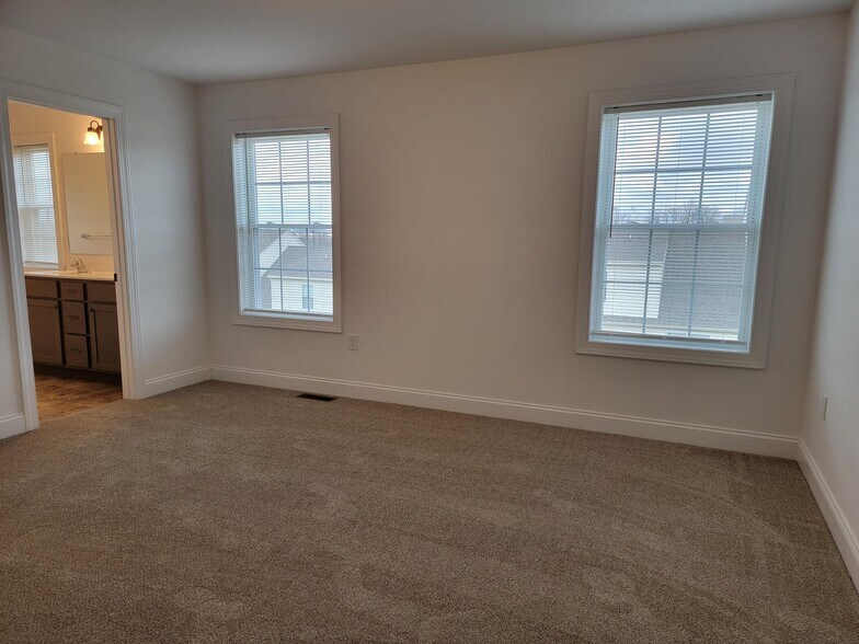 Building Photo - 438 Masonic Dr