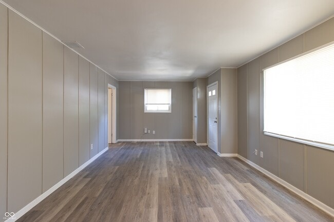 Building Photo - 1104 N Somerset Ave