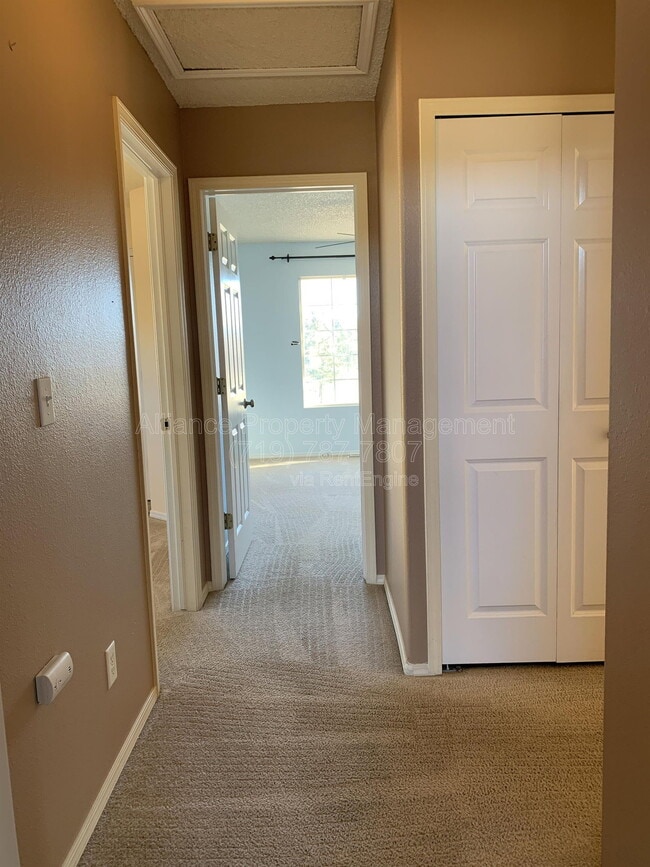 Building Photo - 212 Oxbow Dr