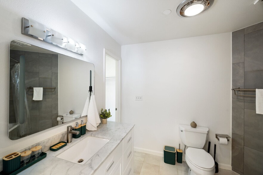 Building Photo - 1 Daniel Burnham Court