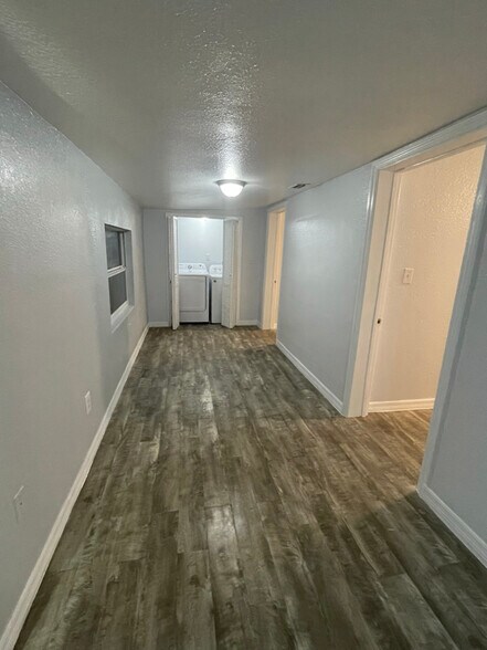 Building Photo - 1335 E Bay St