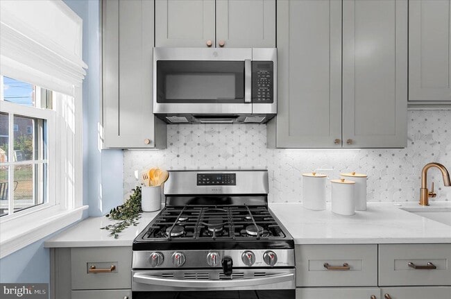 Building Photo - 312 Small Ct