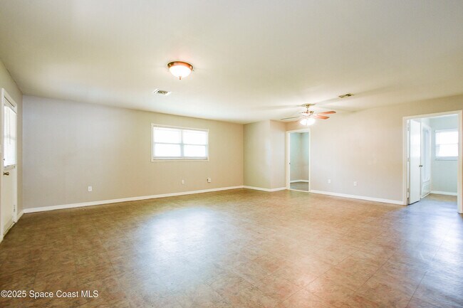 Building Photo - 6730 Bermuda Ave