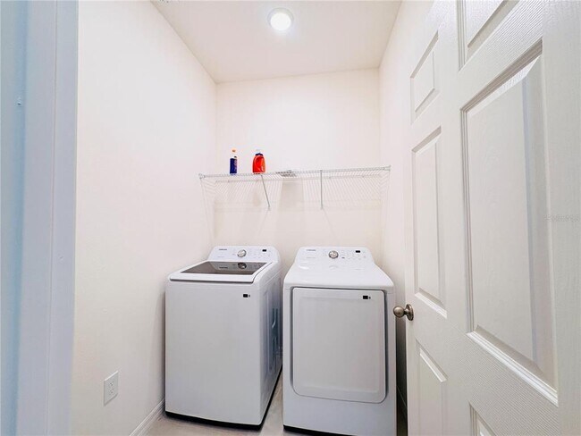 Building Photo - 1568 Sky Lks Dr