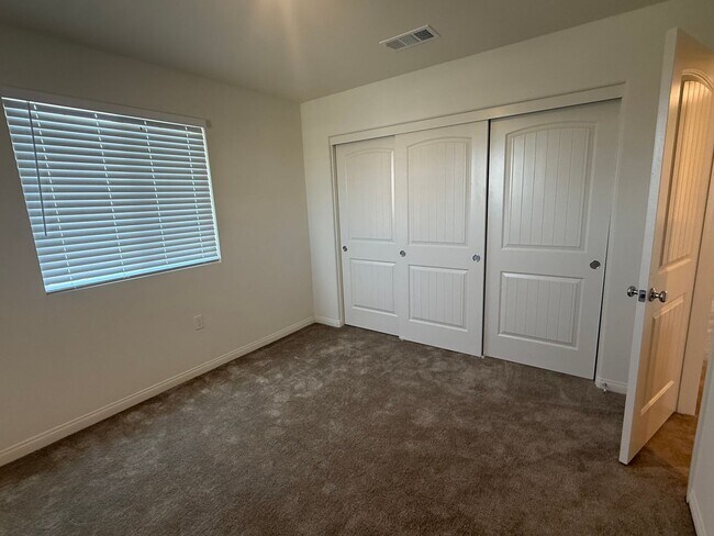 Building Photo - Victorville- New Richmond Home, 3 bedrooms...