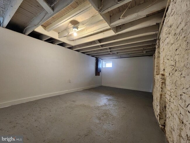 Building Photo - 4244 Clay St NE