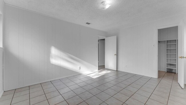 Building Photo - 848 Pecan Ln