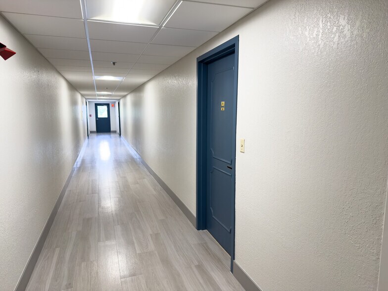 Building Photo - 919 Hillcrest Dr