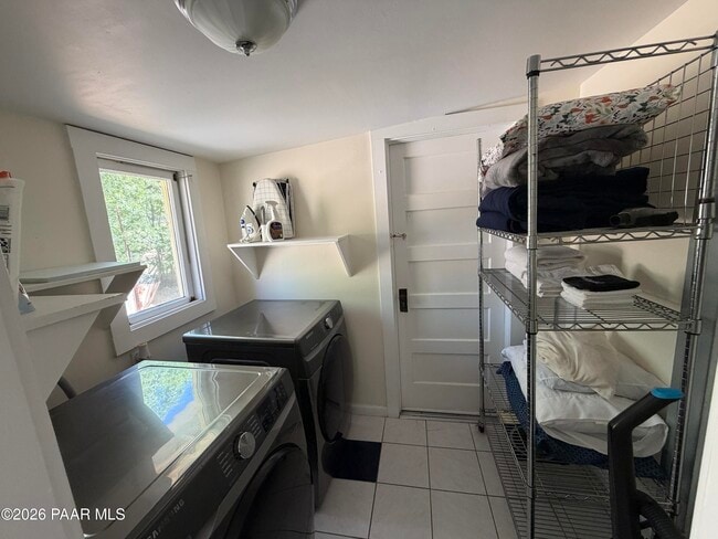 Building Photo - 411 S Cortez St