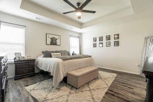 Building Photo - Like New Home LOADED w/Amenities at Lakewood S/D in Lowell!