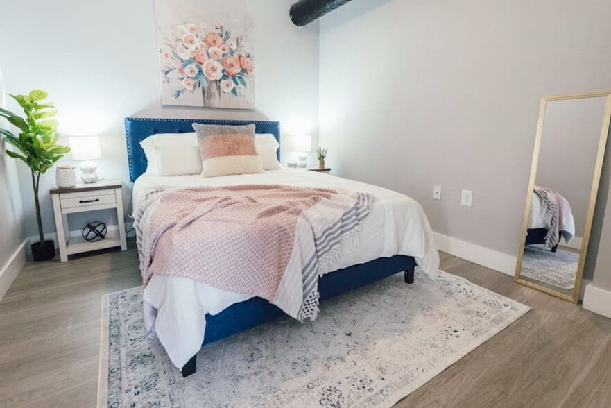 Building Photo - 202 E Main St