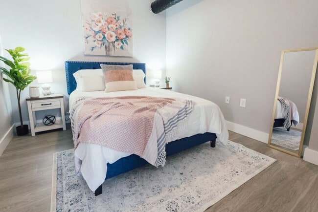 Building Photo - 202 E Main St