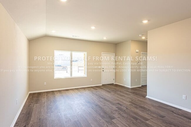 Building Photo - 2590 S Ouachita Dr