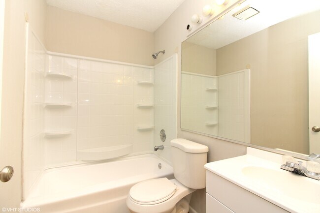 Building Photo - 707 Clearwood Ct