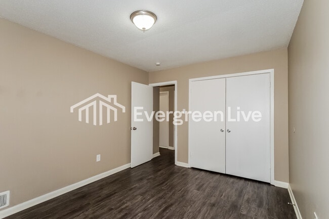 Building Photo - 3072 Morning View Dr