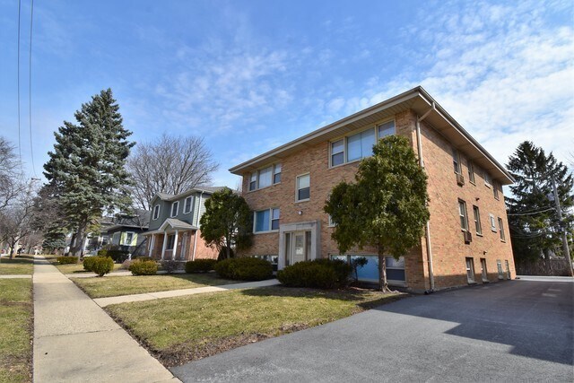 Primary Photo - 233 S Highland Ave