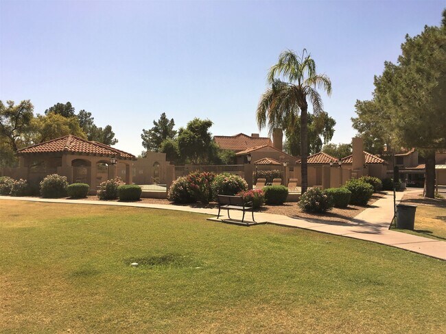 Building Photo - **MOVE-IN SPECIAL 50% OFF MOVE-IN MONTH!!!!** **BEAUTIFUL 3br/2ba TOWNHOME (ELLIOTT & ARIZONA AVE)**