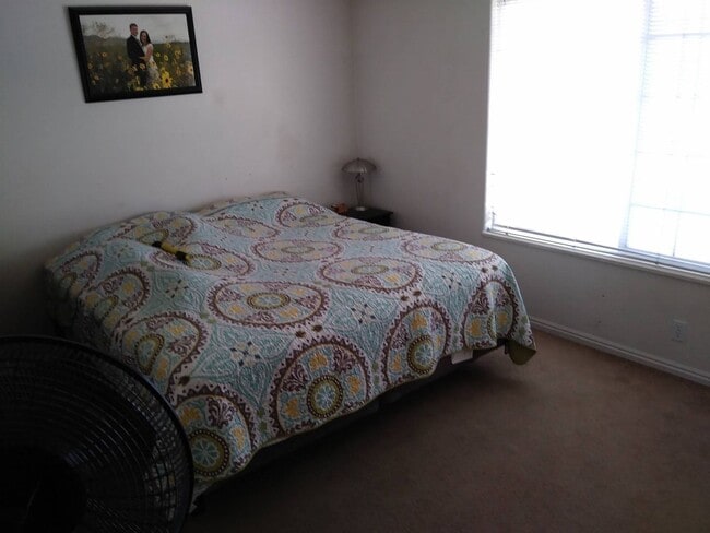 Building Photo - Orem Town-home