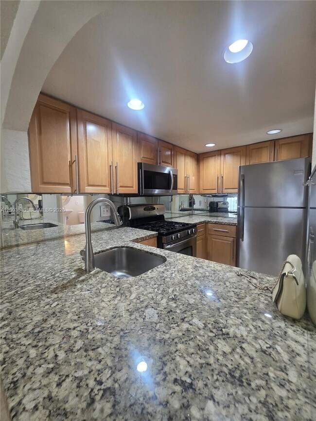 Building Photo - 6709 N Kendall Dr