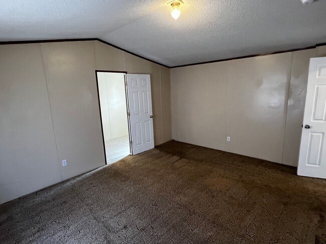 Building Photo - Elegant 3-Bed, 2-Bath Home for Rent: Move-...