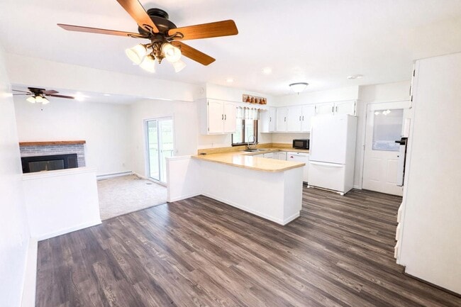 Building Photo - Shawnee Country Home – Newly Renovated Ranch with 2-Car Garage