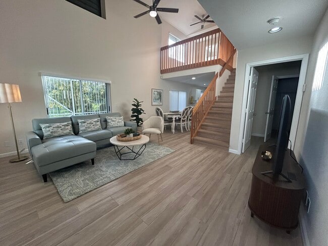 Building Photo - 1136 Staghorn St