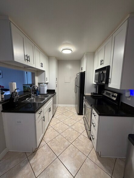 Building Photo - 1345 Cabrillo Park Dr