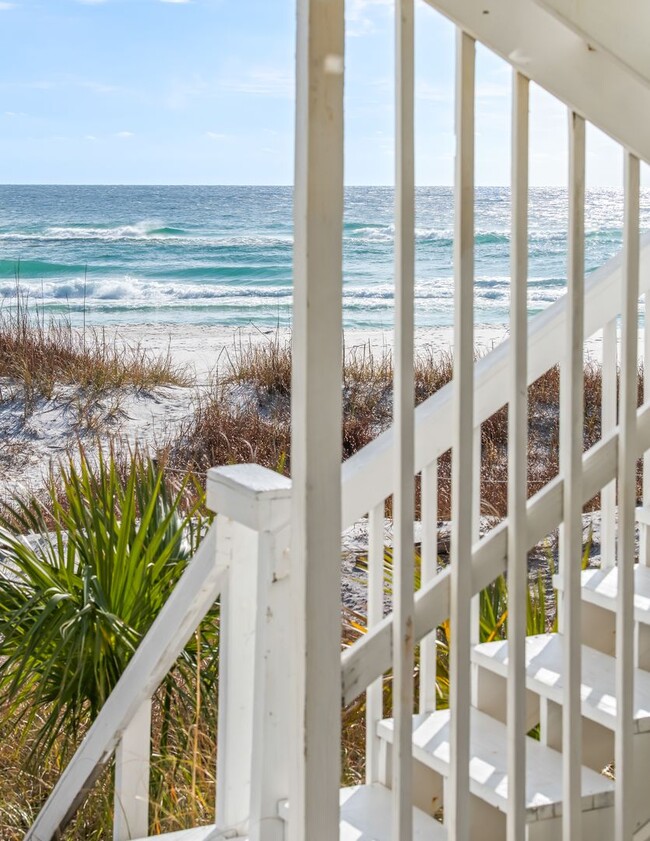 Building Photo - Newly Renovated Beach Front Four Bedroom Home