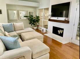 Building Photo - 104 Azalea Point Dr S