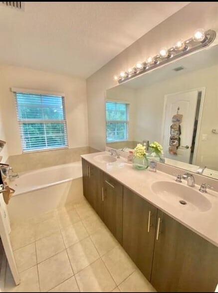 Building Photo - 5902 Monterra Club Dr