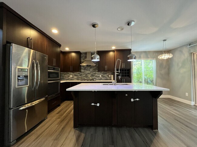 Building Photo - Beautiful 5BD/3BA Home with Soaking Tub, Island Kitchen & Attached 2-Car Garage