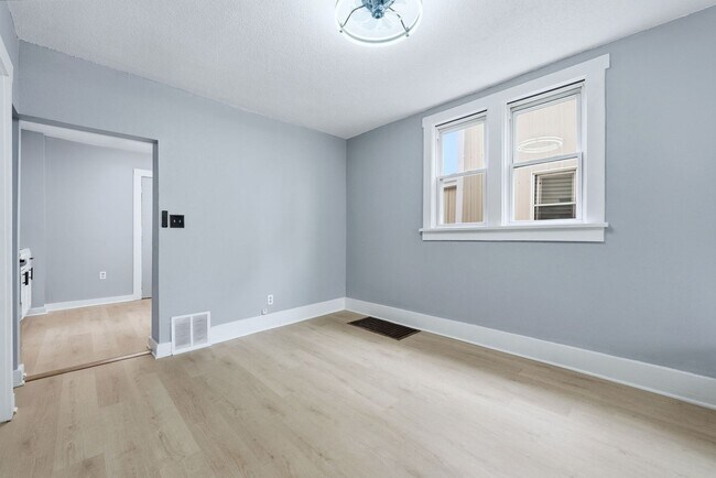 Building Photo - Three bedroom available for an immediate move in!