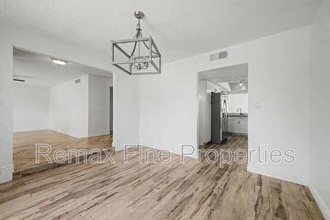 Building Photo - 5228 E Karen Dr