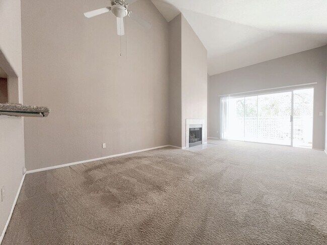 Building Photo - 2b2b Condo Tropicana/Jones  $1450