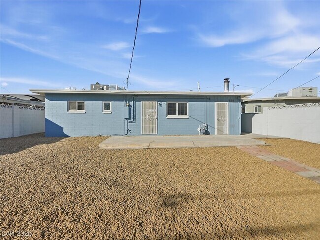 Building Photo - 604 Stanford St